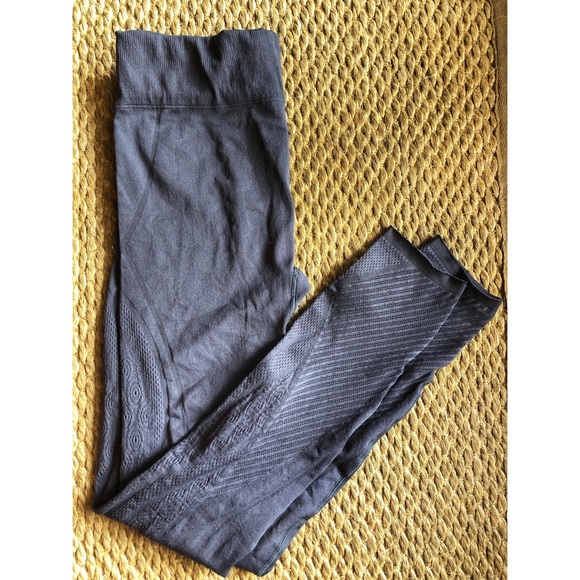 Fabletics Mesh Leggings Medium - Picture 2 of 2
